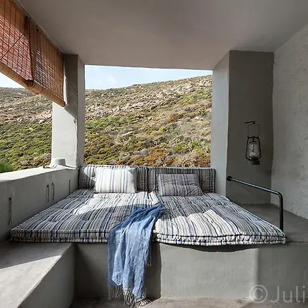 Houses Aghios Sostis Serifos Town